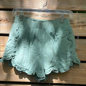 Ruffled Shorts with lining and pockets- size M